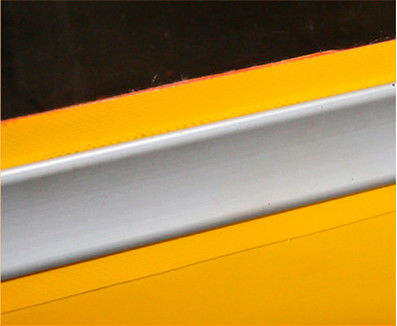 Εξωτερική πόρτα γκαράζ από αντιαεροπορικό ύφασμα