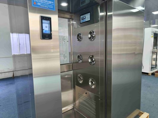 Έξυπνο ντους με συρόμενη πόρτα με αναγνώριση προσώπου.