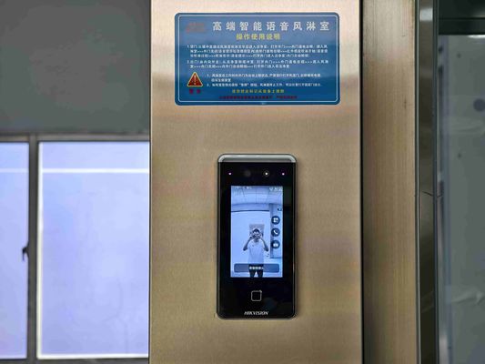 Έξυπνο ντους με συρόμενη πόρτα με αναγνώριση προσώπου.